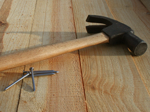 Como usar clavos para madera